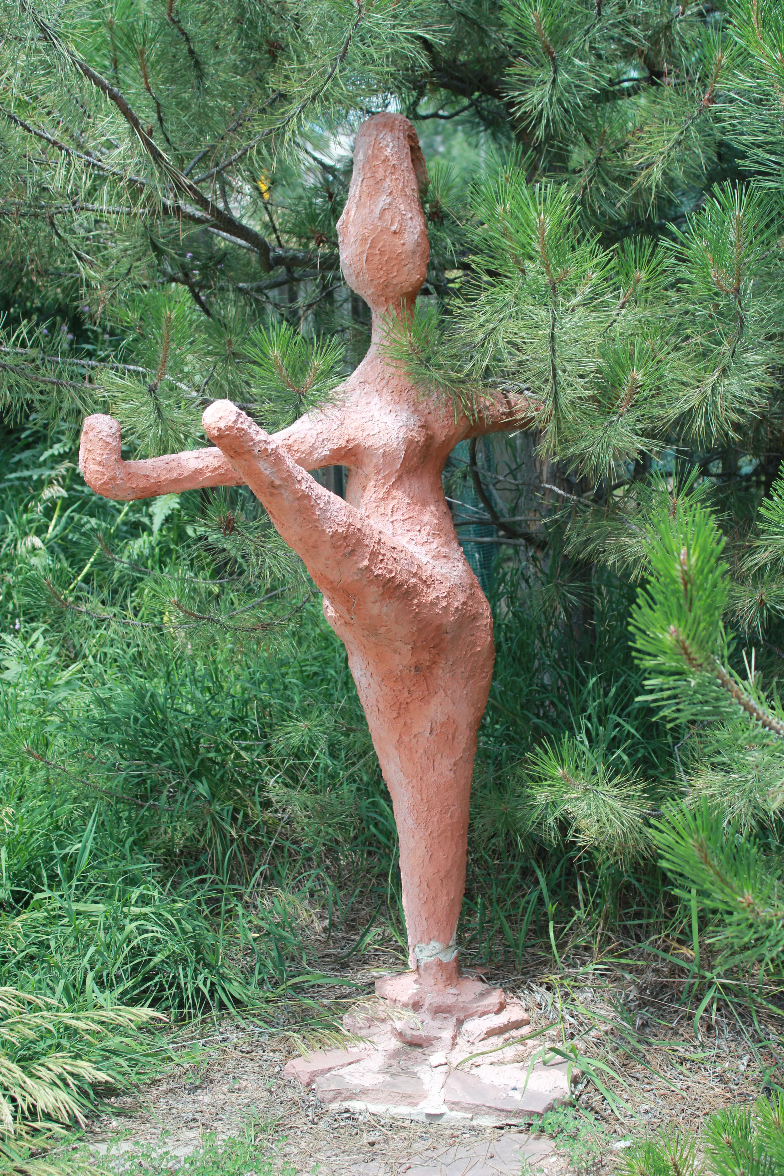[Installed in place] Acrobat II (2004) ceramic, 80 x 32 x 35 inches