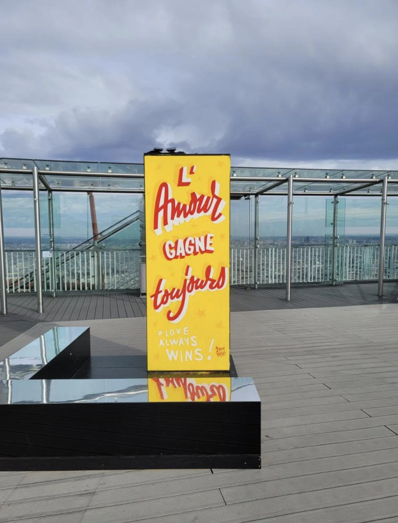 Tour Montparnasse Observation Deck Display