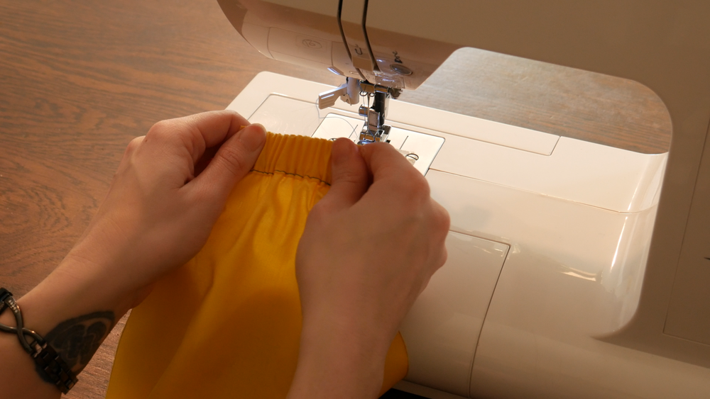 Redistribute the fabric of the casing along the elastic.