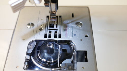 The seam allowance guide on the Singer Patchwork 7285Q sewing machine.