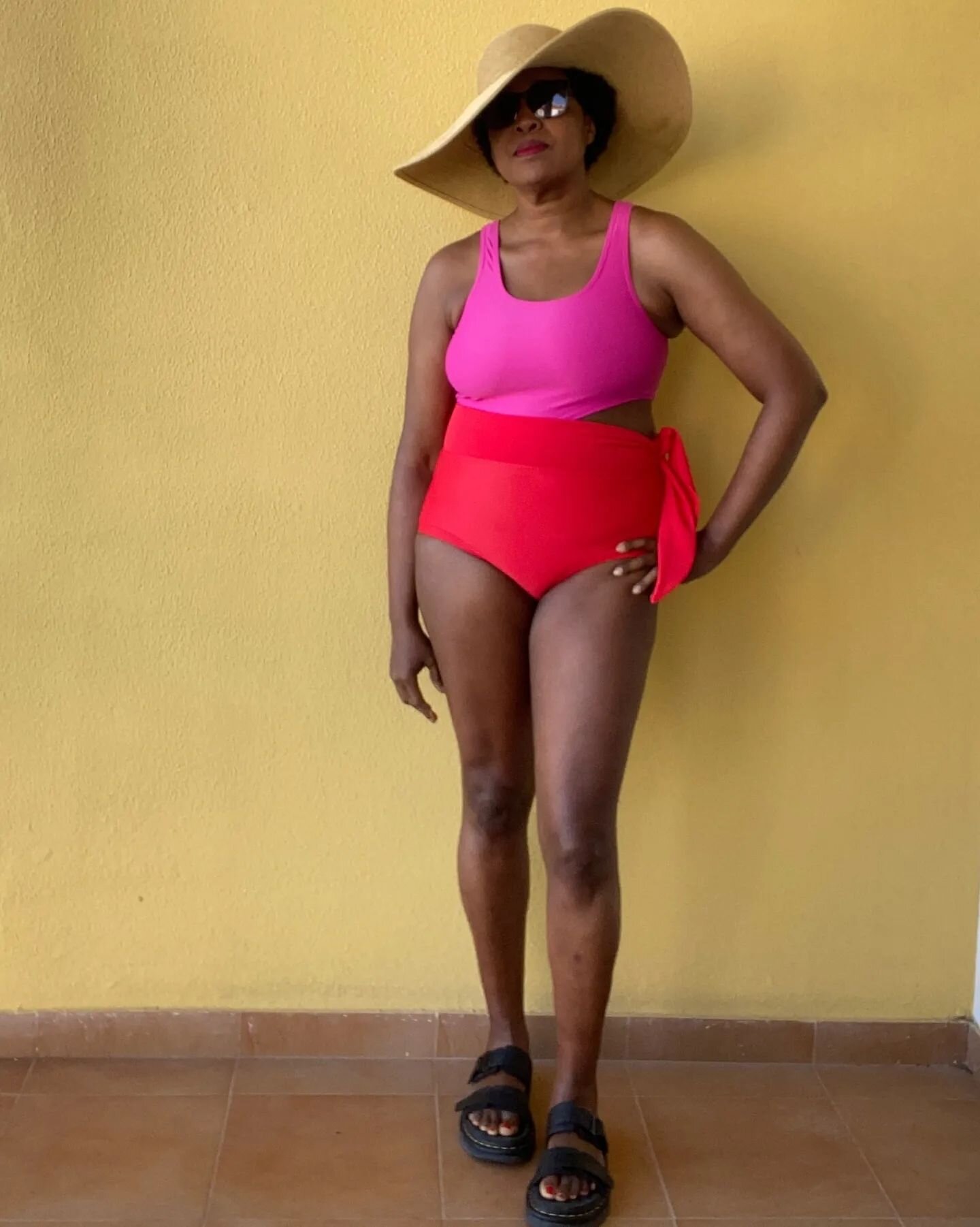 I MADE A SWIMSUIT!!!!!💃🏾

And even though it was my first time sewing one, I had to hack it.😜

The base pattern is the @megannielsenpatterns #mncottesloe and the hack is inspired by a Zimmerman swimsuit with an asymmetric cut out and a band that t