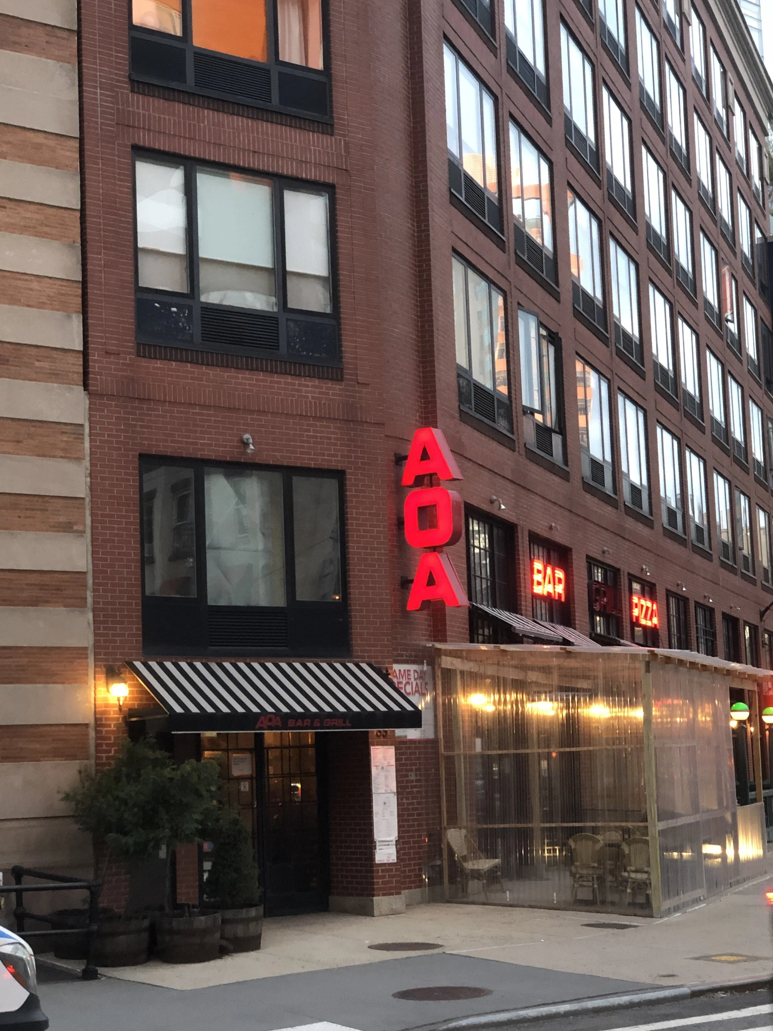 A bar/grill that I once went to for a team offsite. Located near Tribeca. Snapped mostly for the kpop band AOA 😍