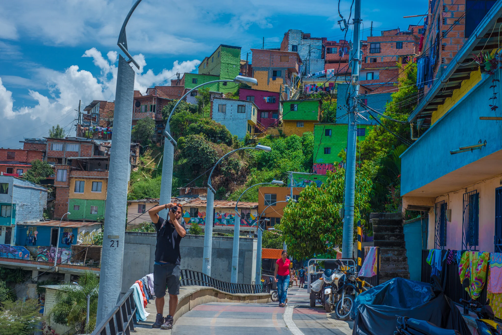 this_is_travel_medellin_tours_medellin_urban_art_&_cultural_identity_the_street_art_community_comuna_13_escaleras_2.jpg