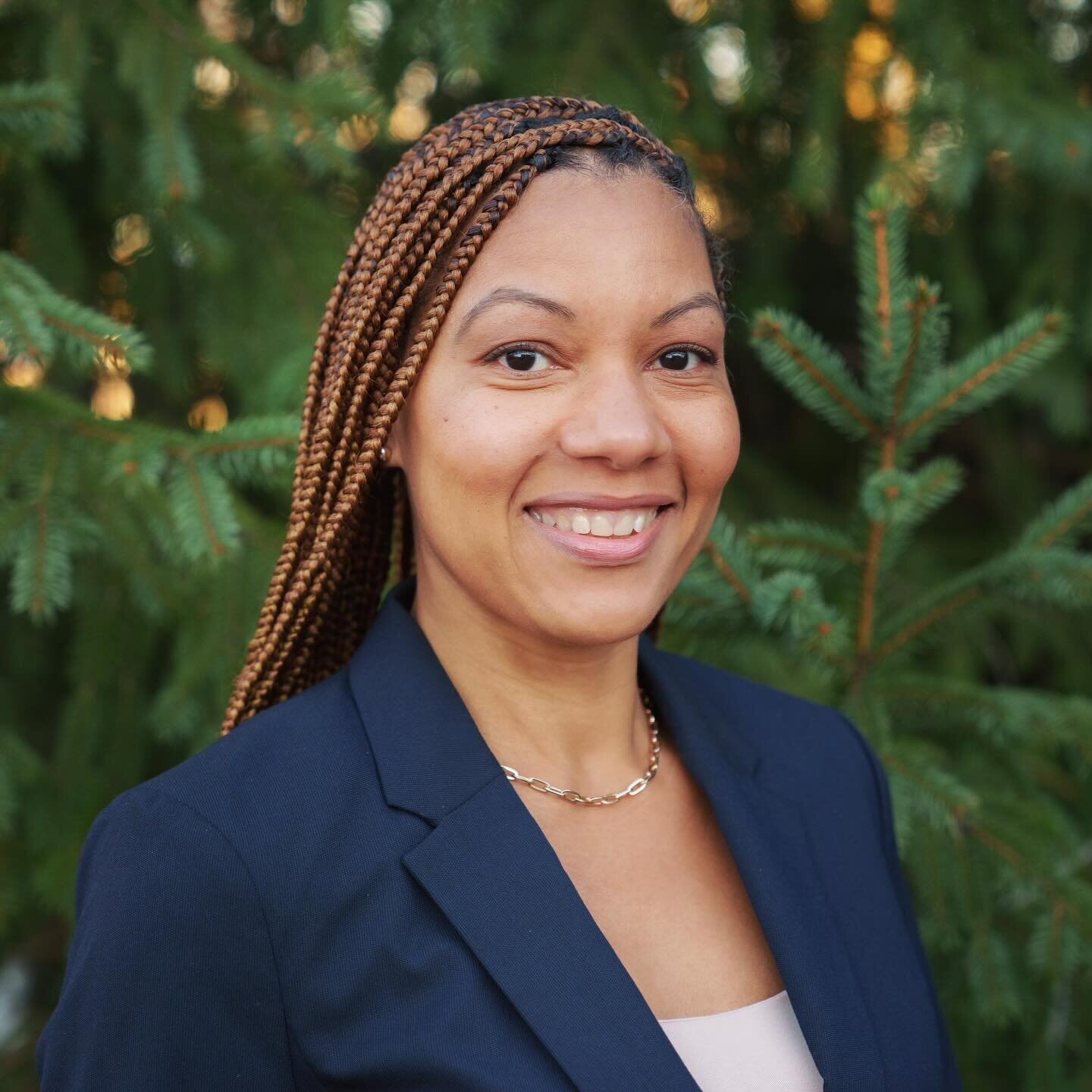 Portraits for @rahway_democratic_committee! No reason to carry a backdrop around; the world is your backdrop. 📸 

#sonyalpha #portrait #springstyle #springhassprung #photographer #creative #politics #rahwayishappening #rahwayallday #ucpac