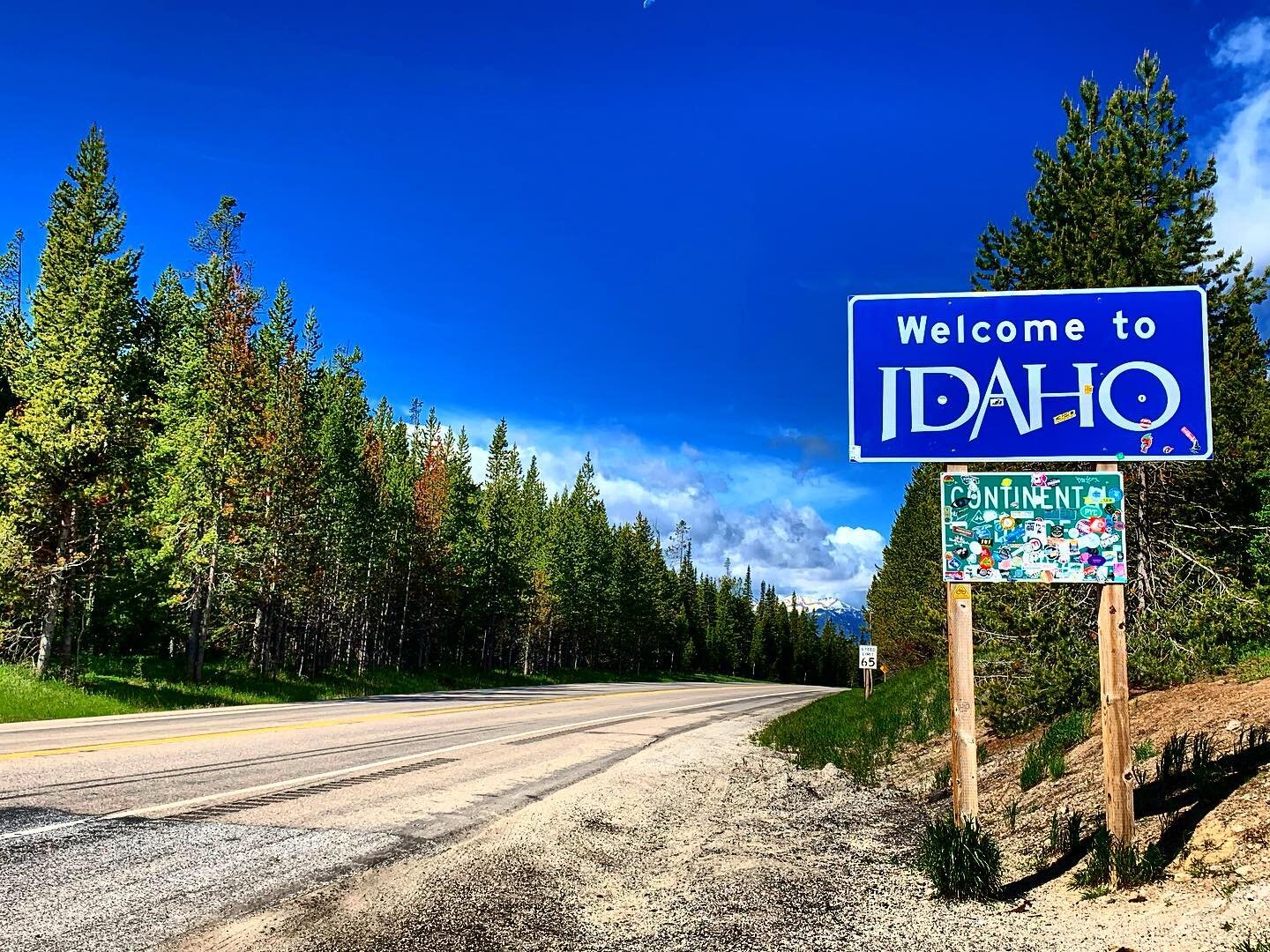 Idaho/Montana Border - June, 2019
.
.
.
.
.
#write #writer #writing #blog #blogger #blogging #roadtrip #yellowstone #idaho #montana #bigskycountry #bigsky #bigskymontana #bozeman #helena #butte #billings #travel #traveltheworld #trip #trips #photo #p