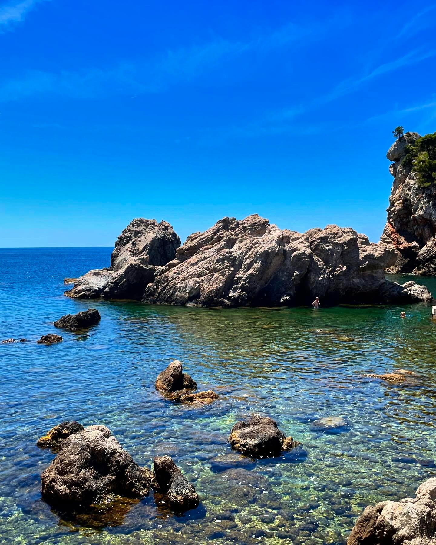 While the summer may have come to a close, my travels around Croatia are still a not so far off memory. The crystal clear waters, sights, food, and people sure did not disappoint.

.

.

.

#cwtravelconcierge #chasingw0nderful #croatia #dubrovnik #eu