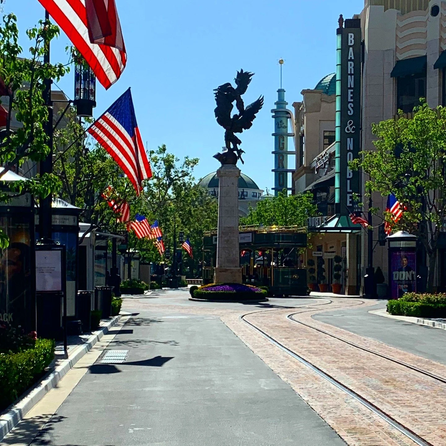 Happy 4th of July! May your day be filled with sunshine, festivities, and loved ones.

.

.

.

#4thofjuly #july #july4th #independenceday #america #americanflag #losangeles #thegrove #grove #holiday