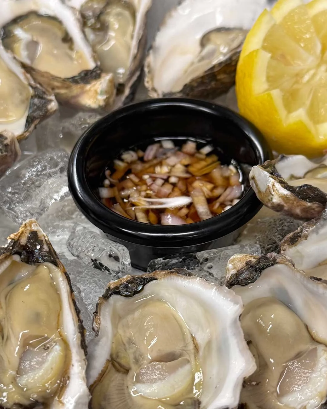 Meet our weekend special ... premium Sydney Rock Oysters with shallot vinaigrette. $28 for a half dozen. $54 for a full dozen.

#sydneyrockoysters 
#weekendonthecentralcoastnsw 
#avocabeachhotel 
#saltwaterbarandbistro
#centralcoastpub
#avocabeachnsw