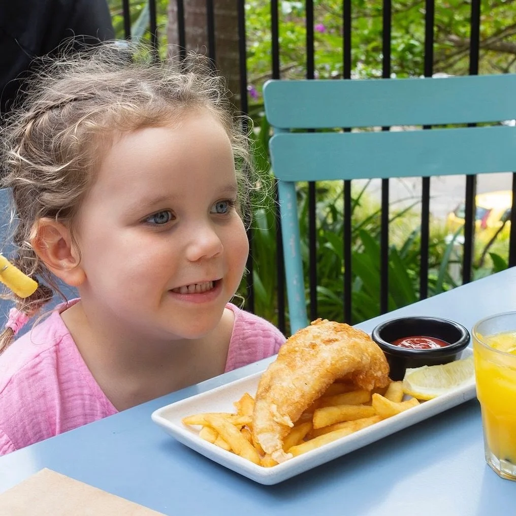 🍔 $5 KIDS MEAL DEAL EVERY NIGHT 🐠
Here&rsquo;s your excuse to not cook dinner during the school holidays! Get here between 5.00-6.00pm any night and children under 12 can grab a Kid&rsquo;s Meal Deal for just $5.00 (instead of $15) with any adult m