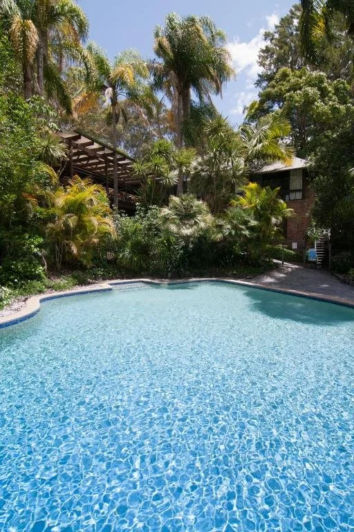 The pool is finally getting a workout! Not in this shot of course 😊 But the families and folks currently staying in our rooms, villas and terraces, are making the most of the sunshine today 🌞