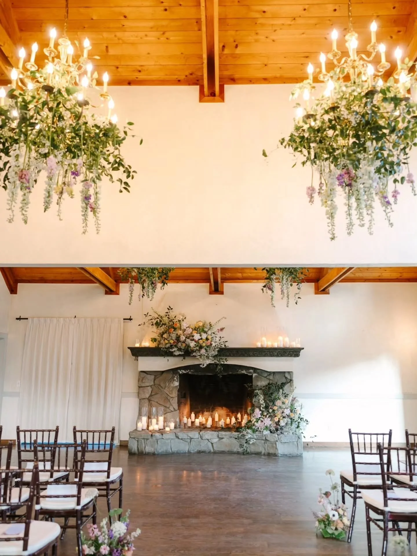 Ceremony details from Lilly and Michael's wedding at Chateau Lill.
✨️ Chandeliers dripping with florals
✨️ Decked out fireplace
✨️ Live piano music
✨️ Custom art programs and paper goods
✨️ Vintage gold frames
Who wouldn't want to attend this cerem