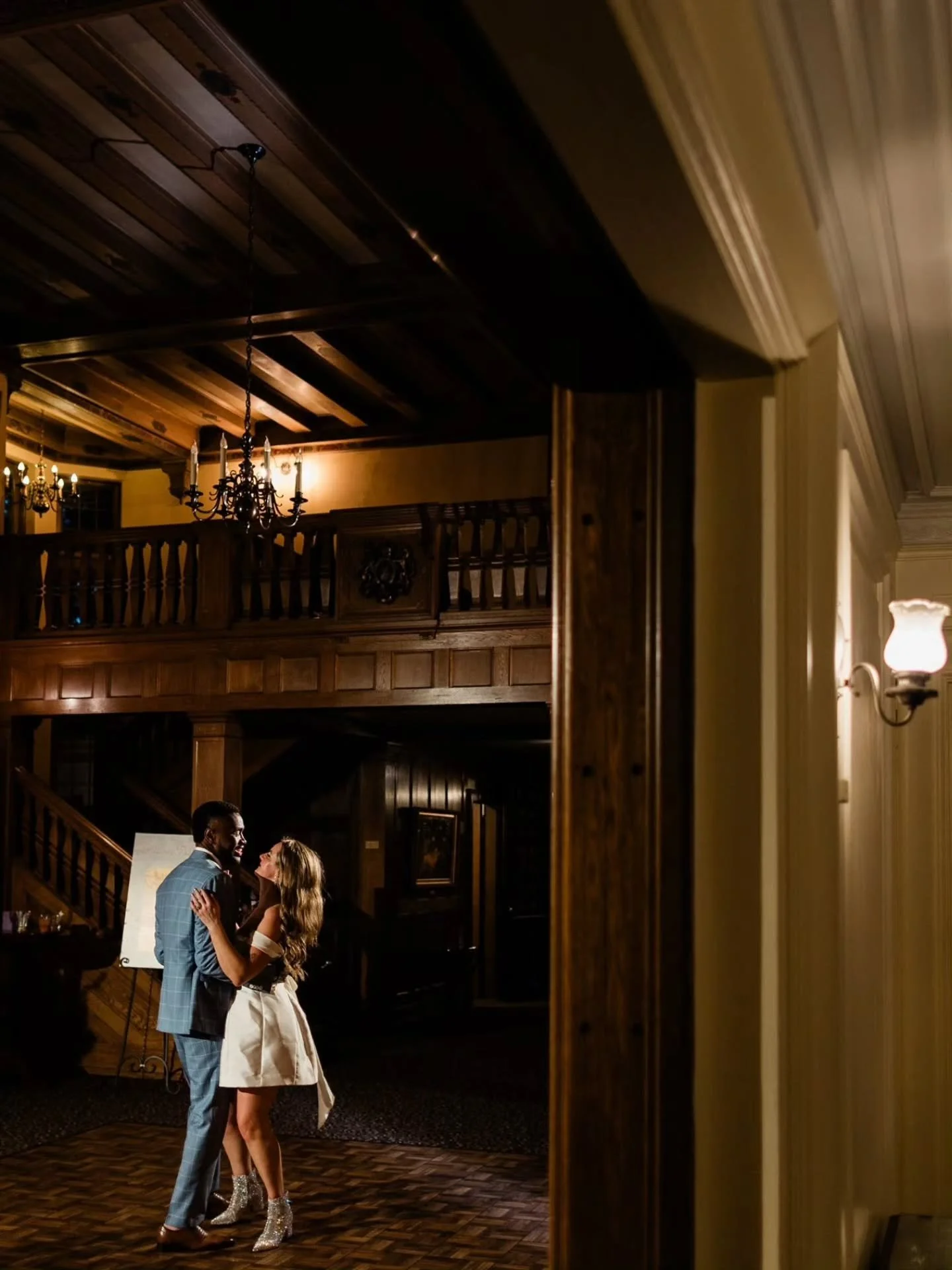 If you're looking for a sign to do a private last dance while your guests are waiting to say goodbye to you, let this be it. 

Bonus points for having an elevated platform for your photographer to shoot from 😍

Seriously though, this is a fun way to