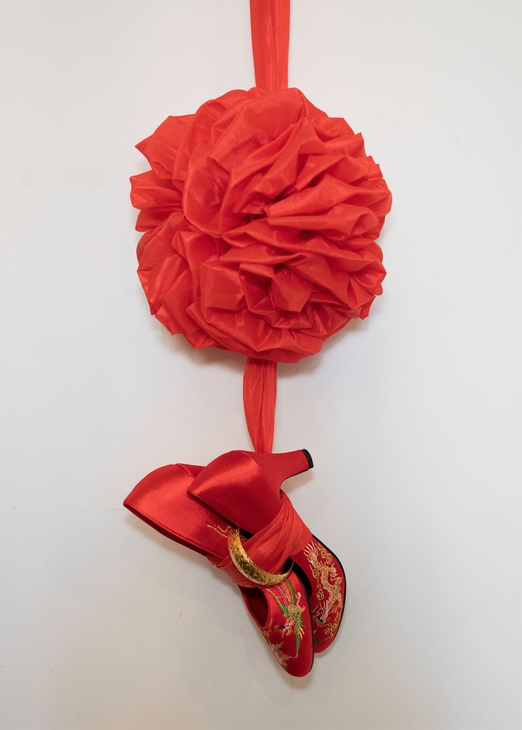Red ribbon hydrangea, Chinese culture, marriage, staged photography.