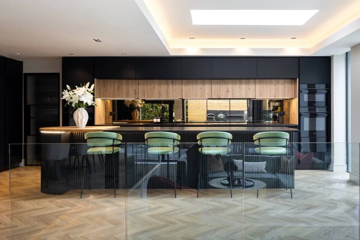 Black & Oak Handleless Kitchen in Harpenden