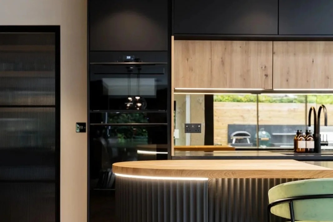 Black & Oak Handleless Kitchen in Harpenden