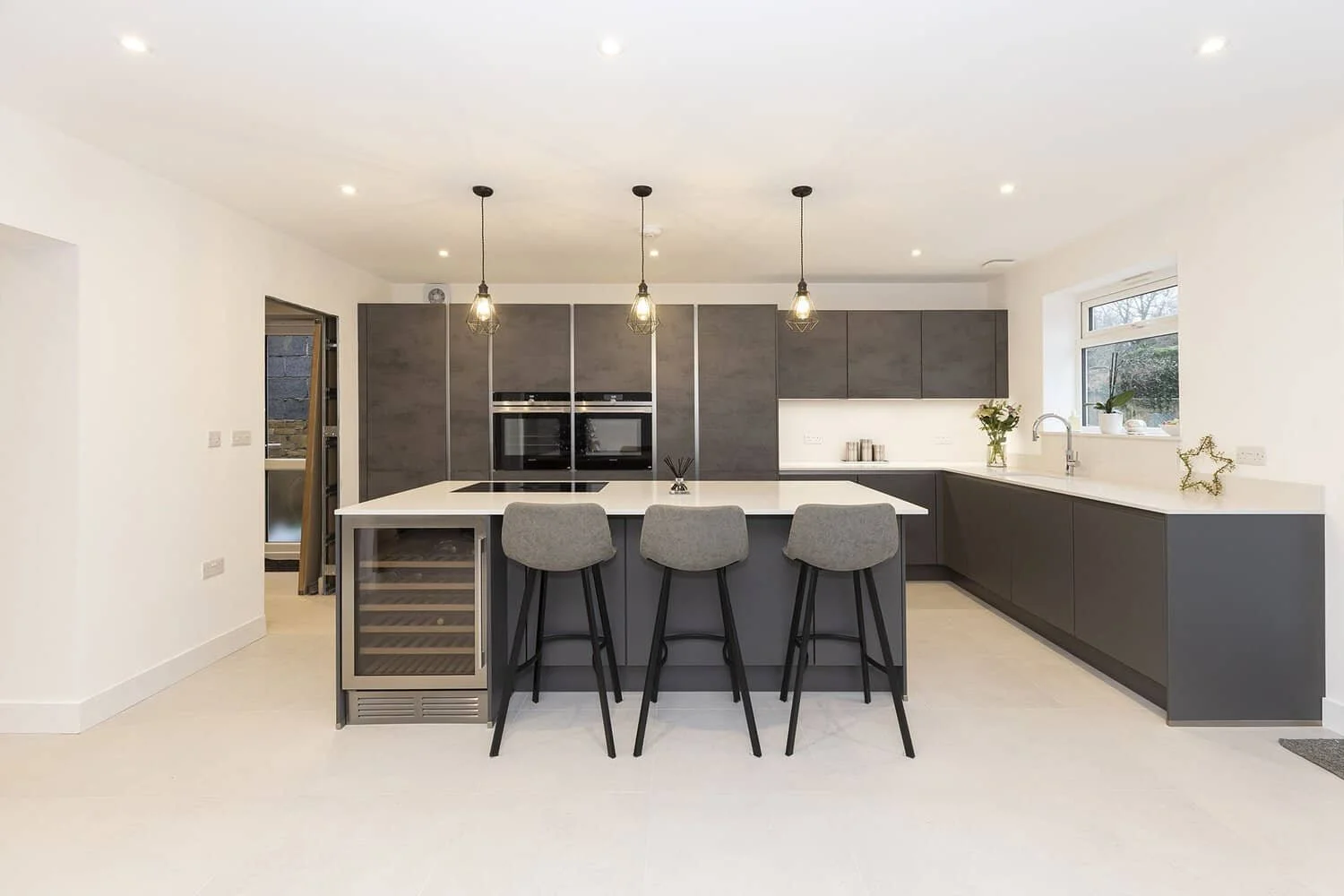 MODERN MATT &amp; CONCRETE GREY KITCHEN IN ST ALBANS