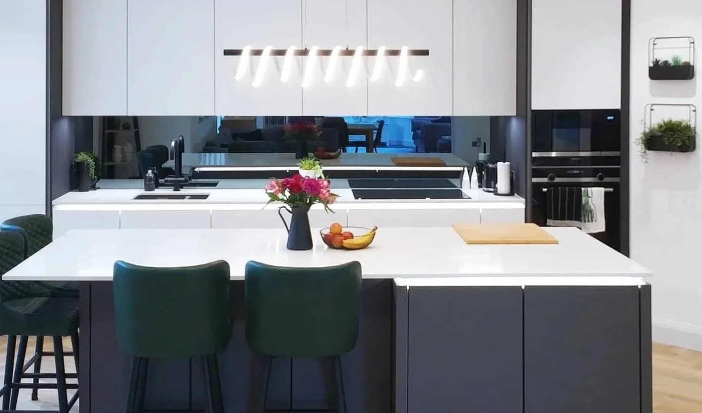 CONTEMPORARY GRAPHITE HANDLELESS KITCHEN IN ST ALBANS