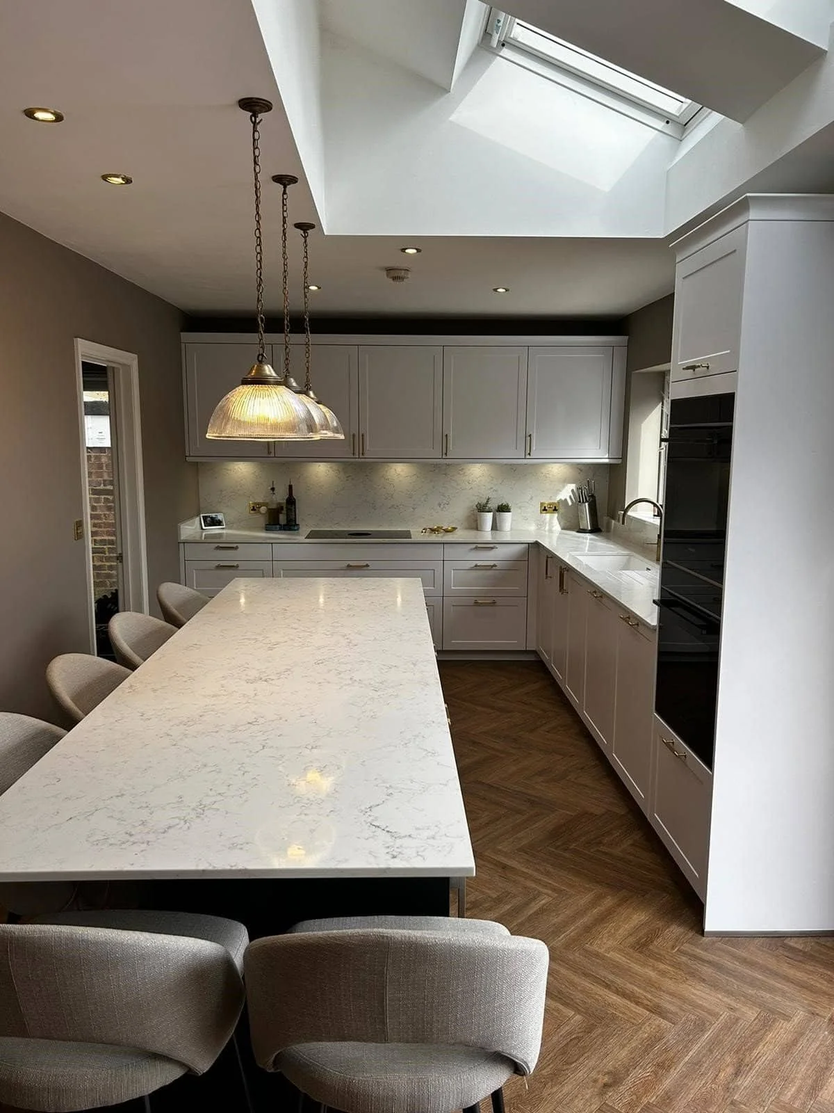 MONOCHROME KITCHEN NEAR ABBOTS PARK
