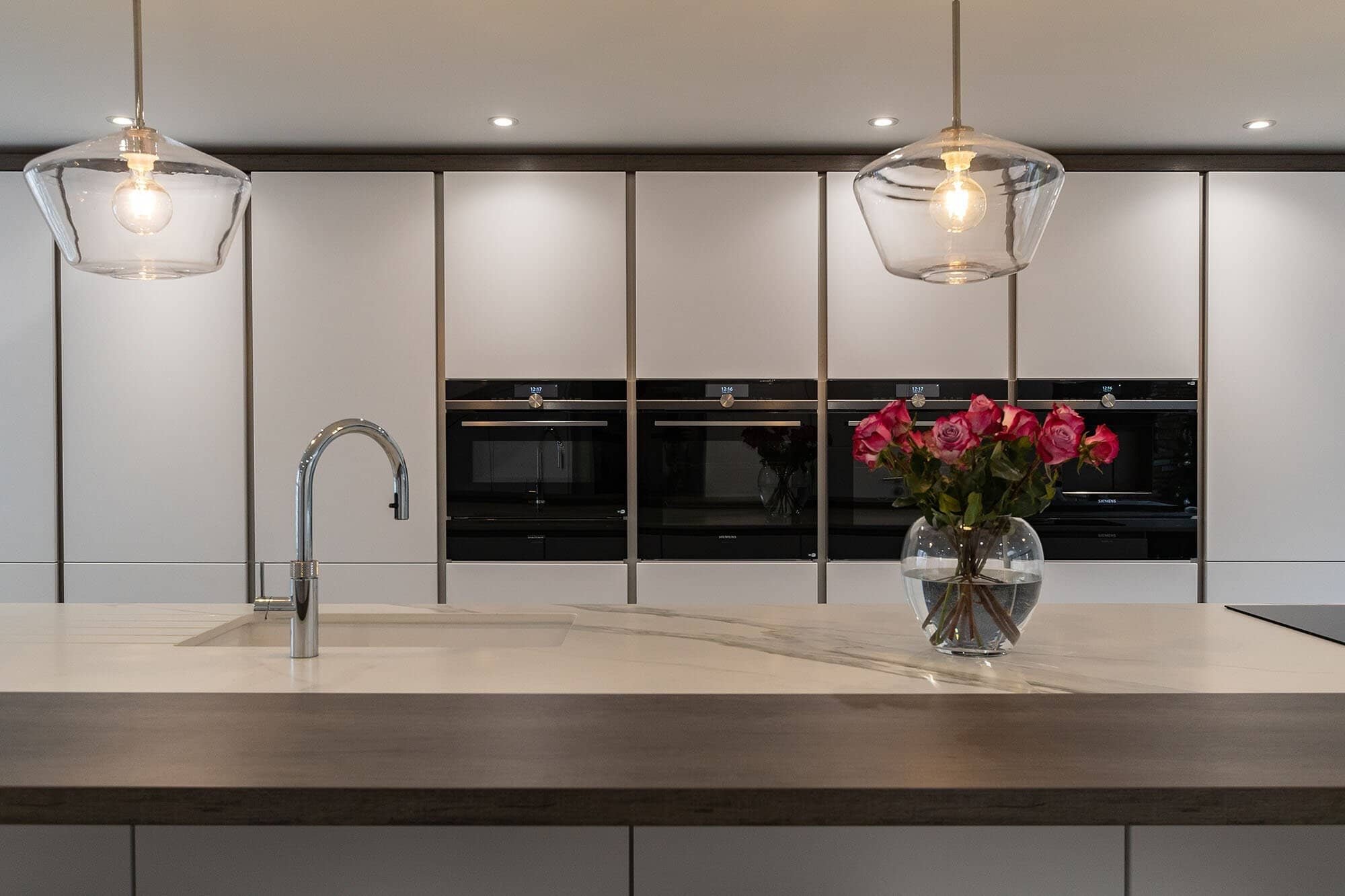 REFRESHING MODERN WHITE KITCHEN IN CENTRAL NEWFIELD