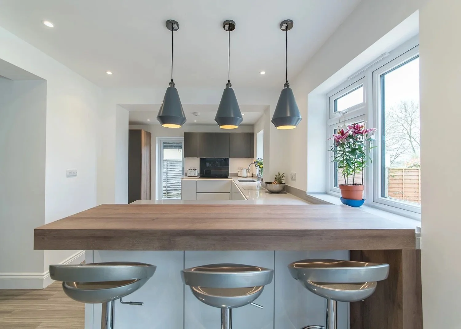 CONTEMPORARY GREY & WHITE KITCHEN ON WATLING STREET