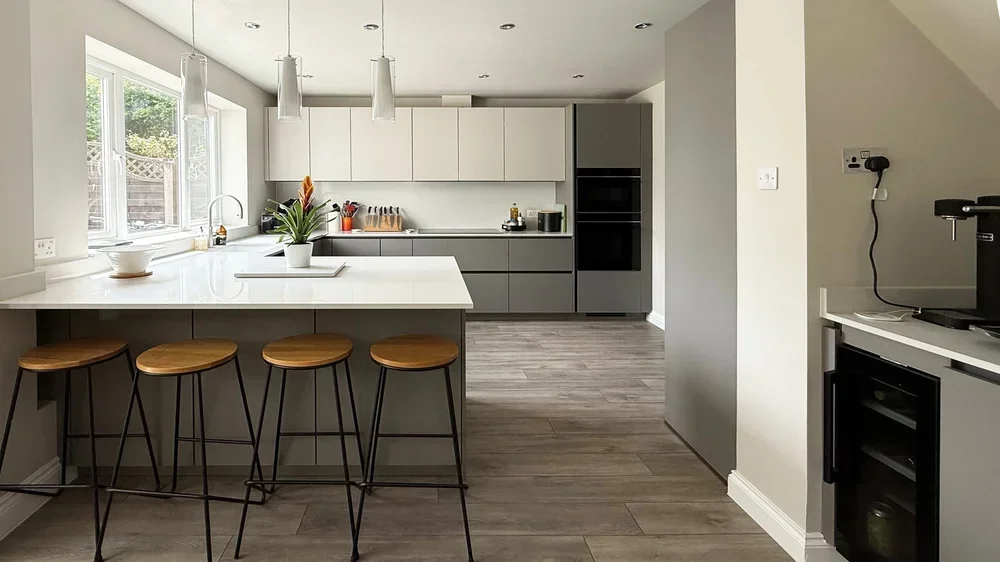 BEIGE & GREY HANDLELESS KITCHEN IN ST ALBANS