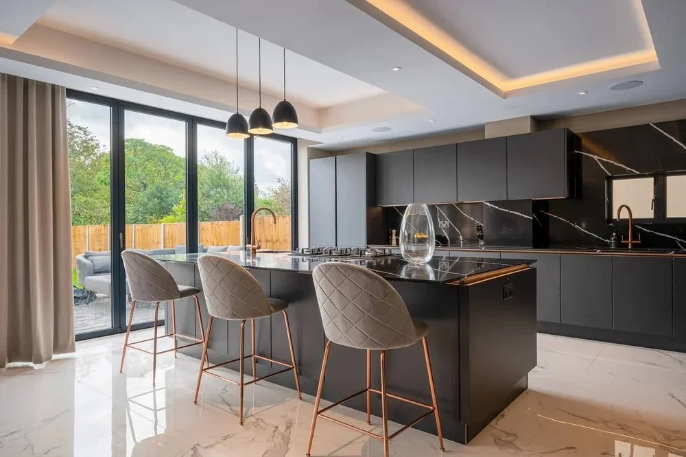 MODERN SLEEK BLACK KITCHEN IN ST ALBANS