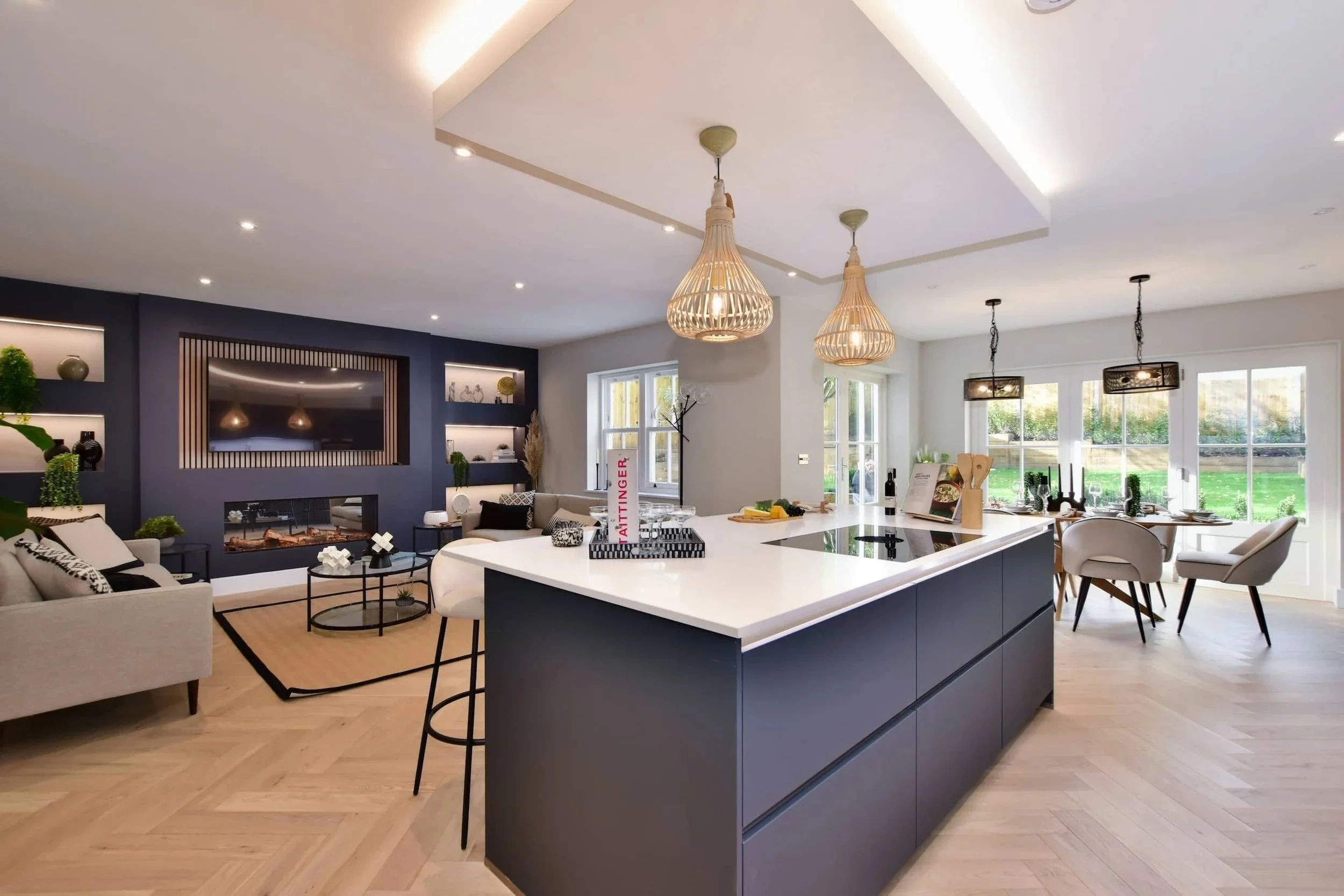 CONTEMPORARY SHOW HOME STYLE KITCHEN & LIVING IN HERTFORDSHIRE