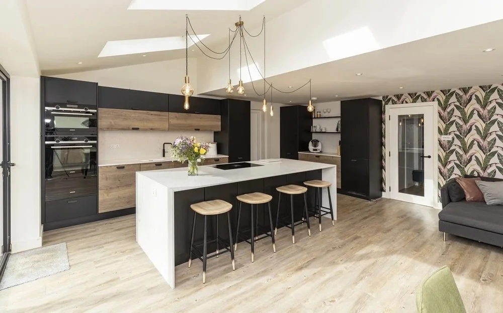 SCANDINAVIAN BLACK & OAK KITCHEN IN ST ALBANS