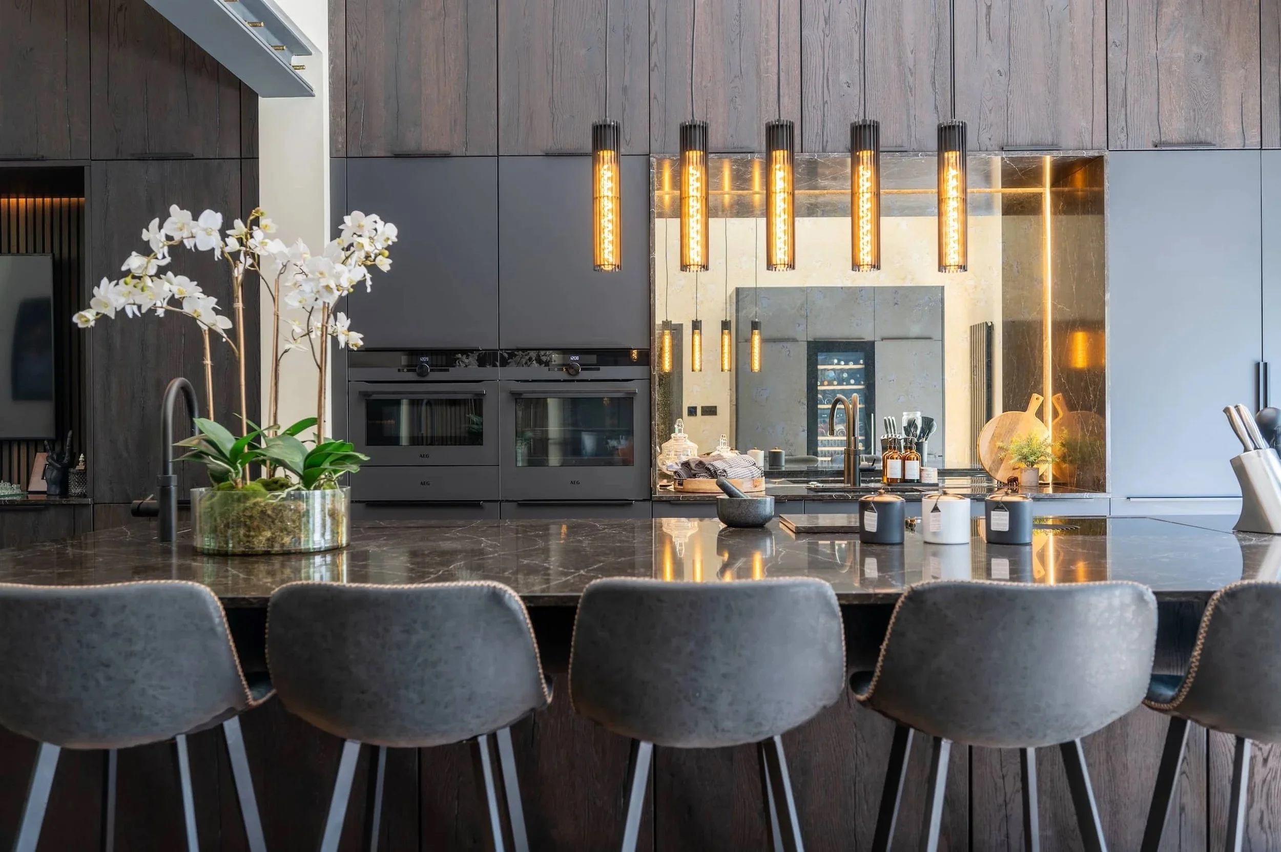 MATT BLACK & OAK KITCHEN IN BARNET