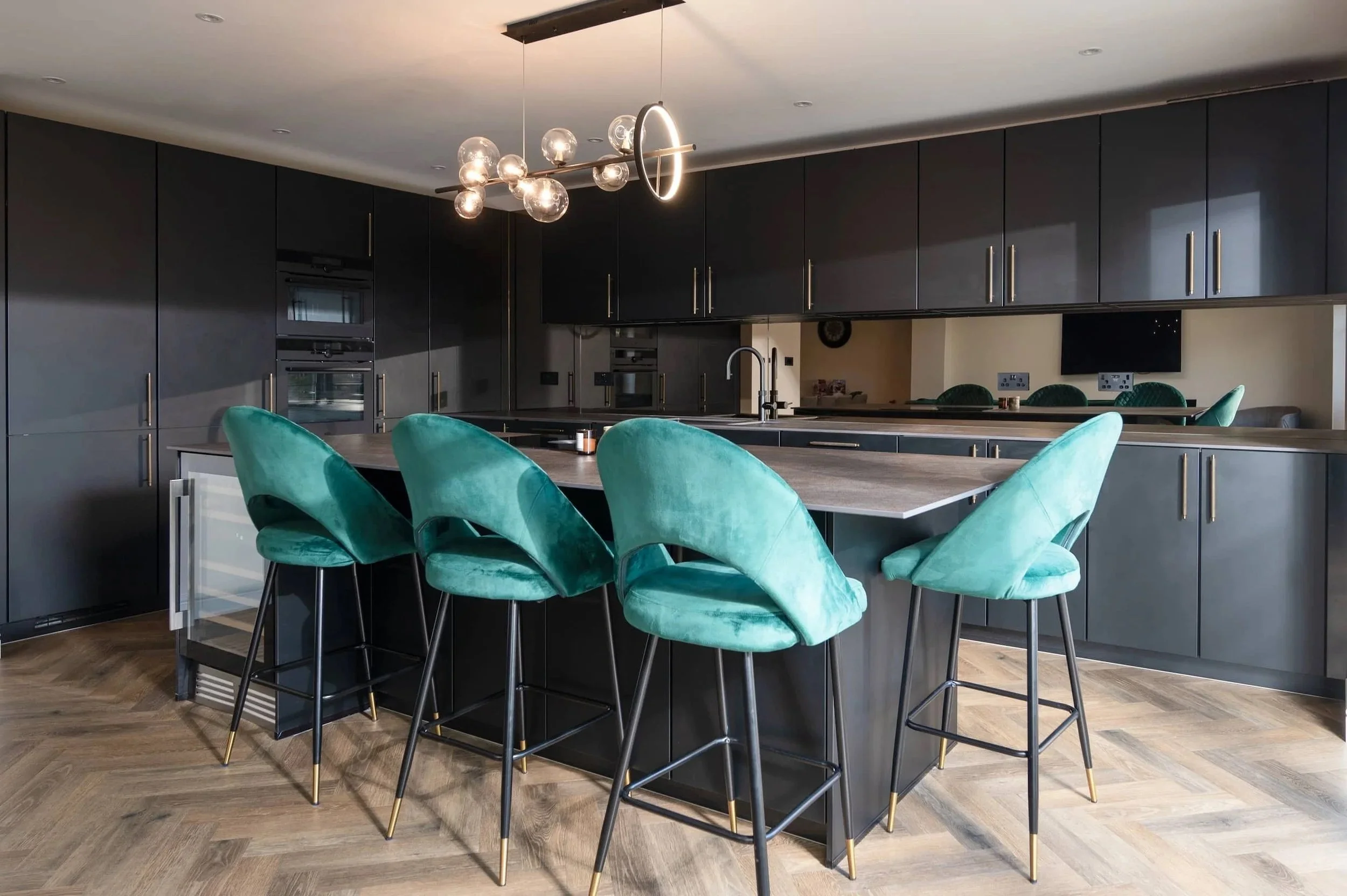 DARK LUXURIOUS KITCHEN IN HARPENDEN