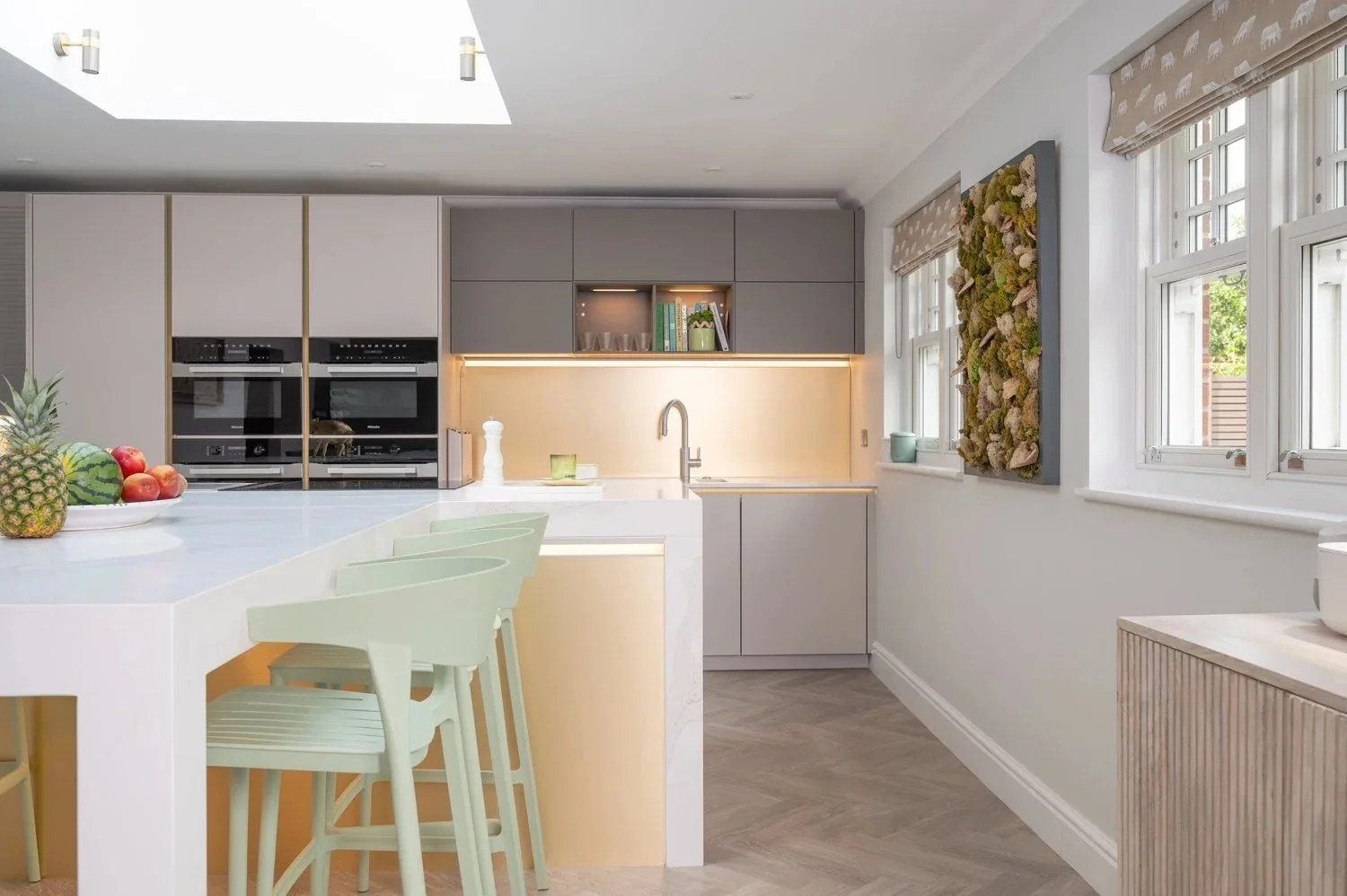 SAND & TAUPE KITCHEN IN HARPENDEN