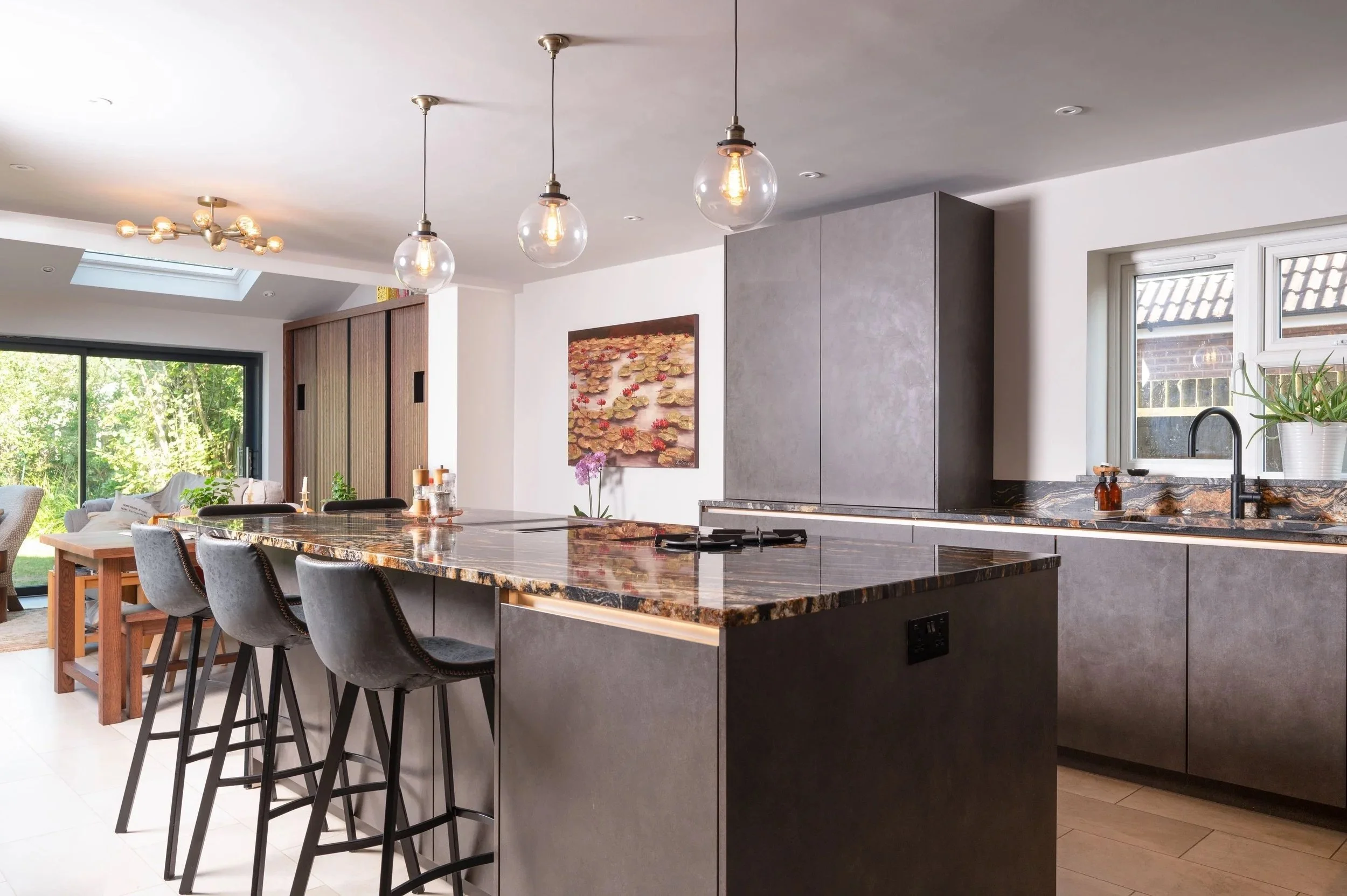 GREY HANDLELESS KITCHEN IN ST ALBANS