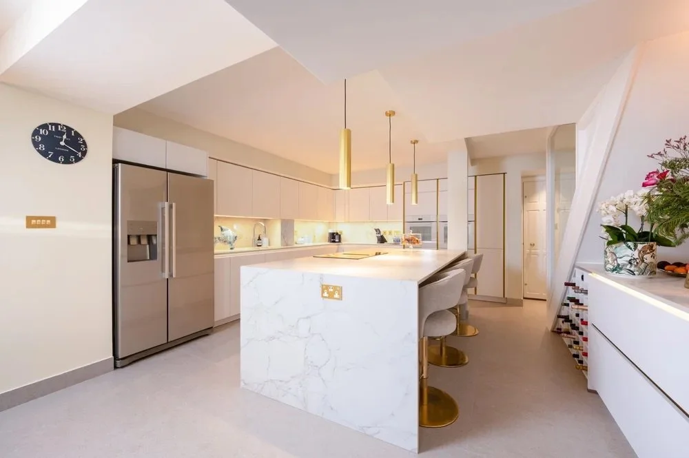 CONTEMPORARY WHITE & GOLD KITCHEN IN LONDON