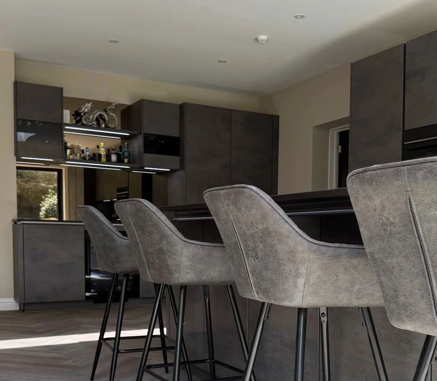 CONCRETE GREY KITCHEN IN HAMPSHIRE