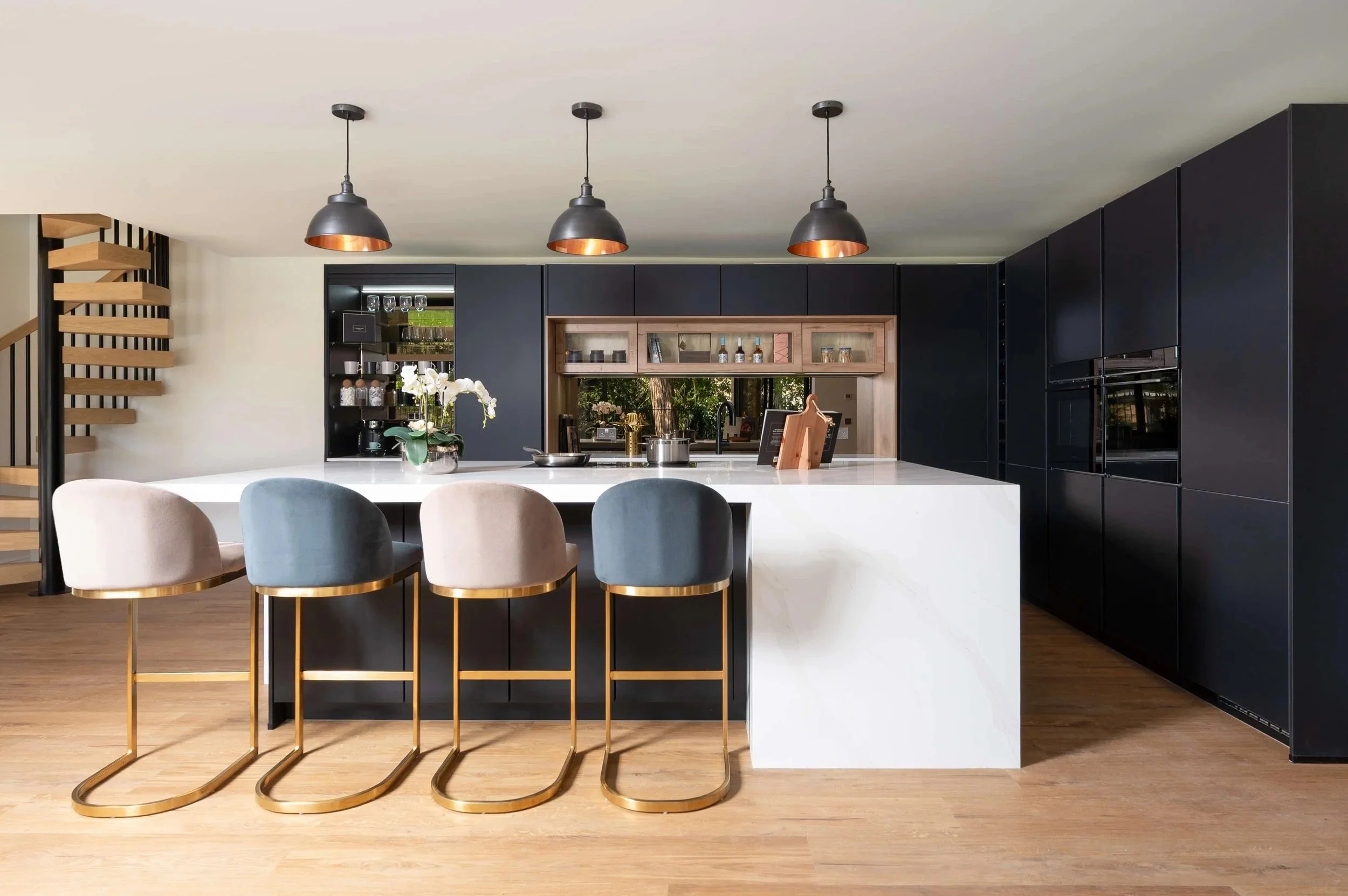 BLACK & OAK CONTEMPORARY KITCHEN IN ST ALBANS