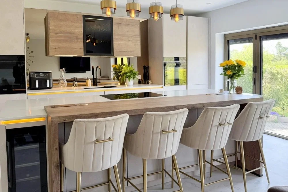 SAND & OAK CONTEMPORARY KITCHEN IN HERTFORDSHIRE