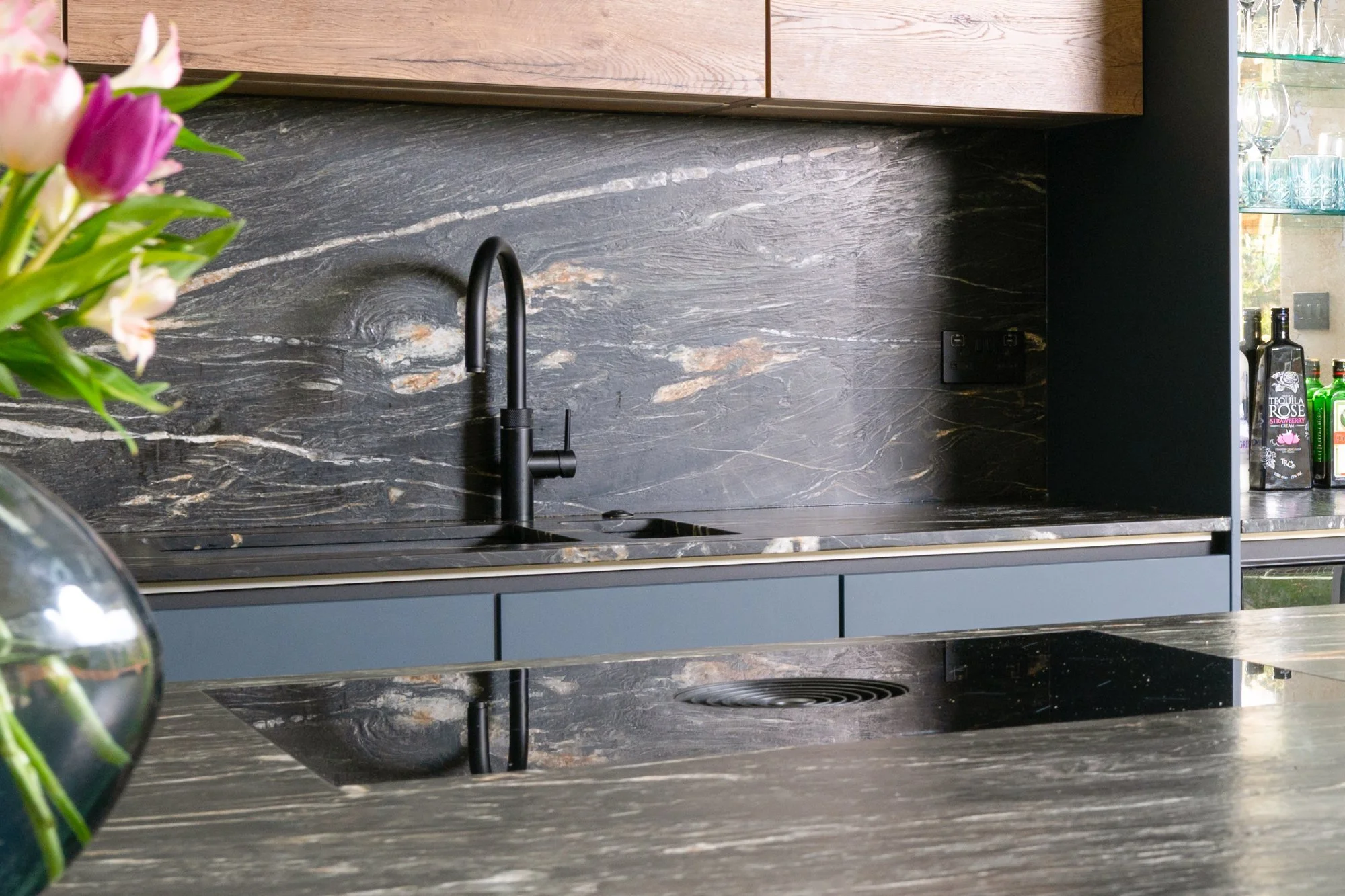 downdraft bora hob on kitchen island