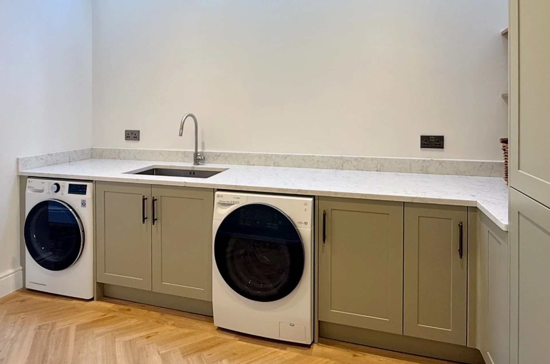 Shaker kitchen style utility with quartz worktop