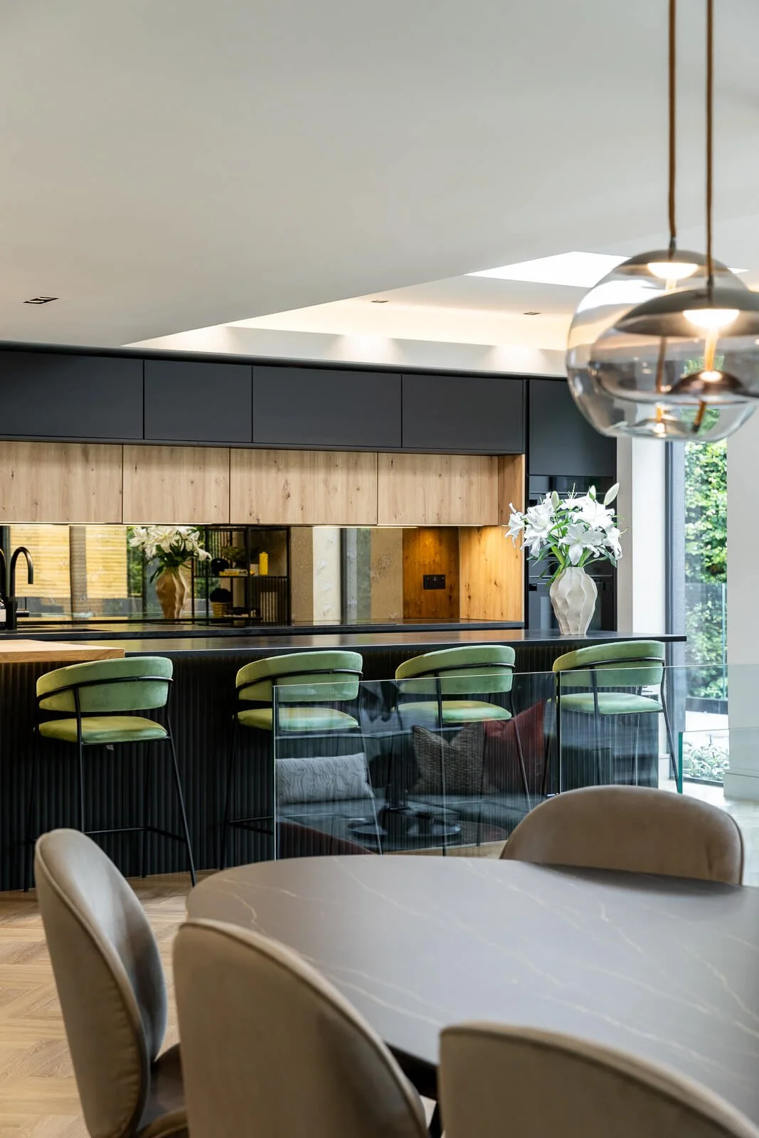 Black & Oak Handleless Kitchen in Harpenden