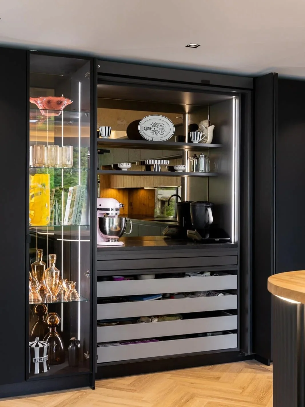 Black & Oak Handleless Kitchen in Harpenden