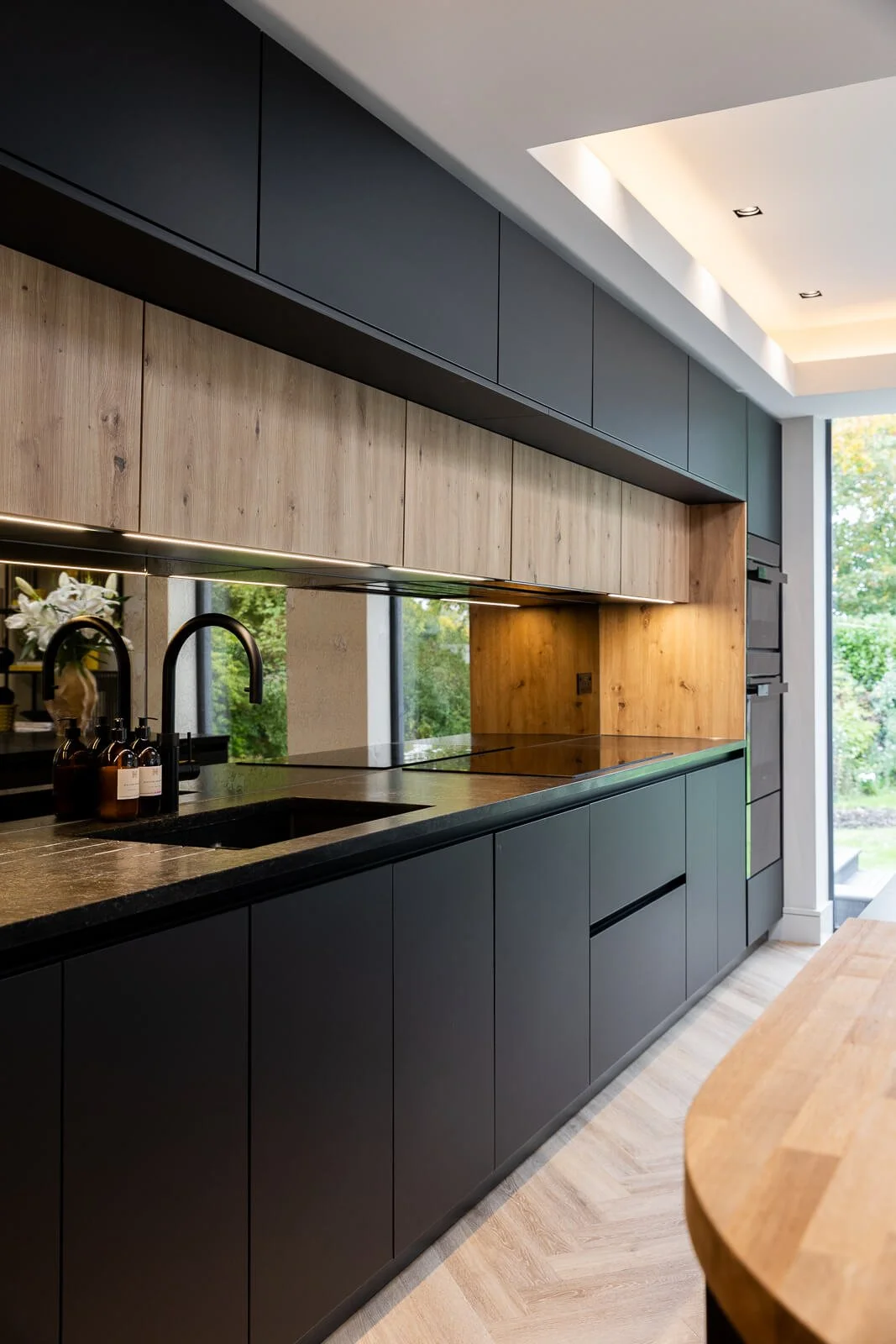 Black & Oak Handleless Kitchen in Harpenden