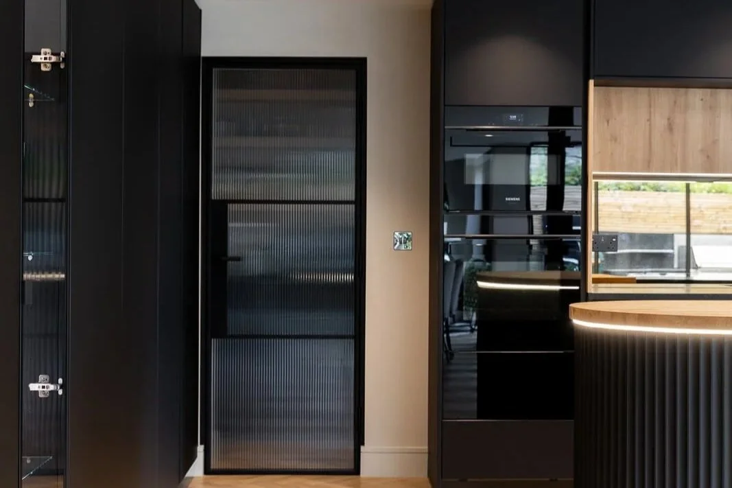 Black & Oak Handleless Kitchen in Harpenden