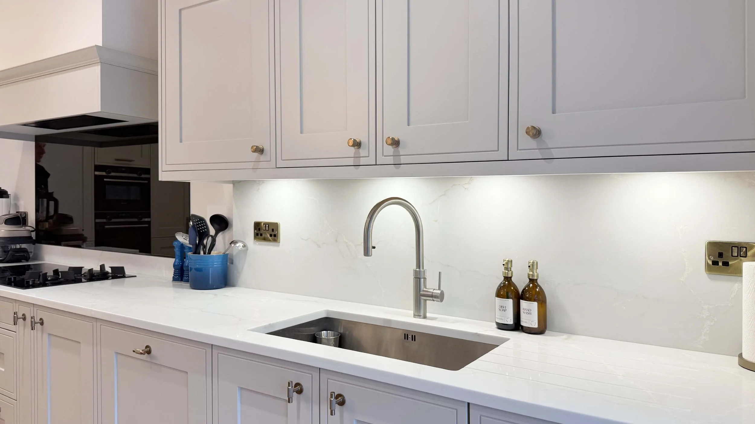 Light Neutral & Grey Shaker Kitchen in Wokingham
