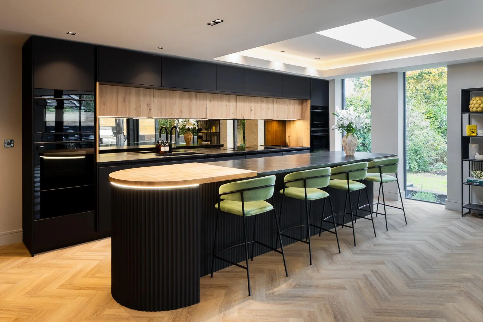 Black & Oak Handleless Kitchen in Harpenden