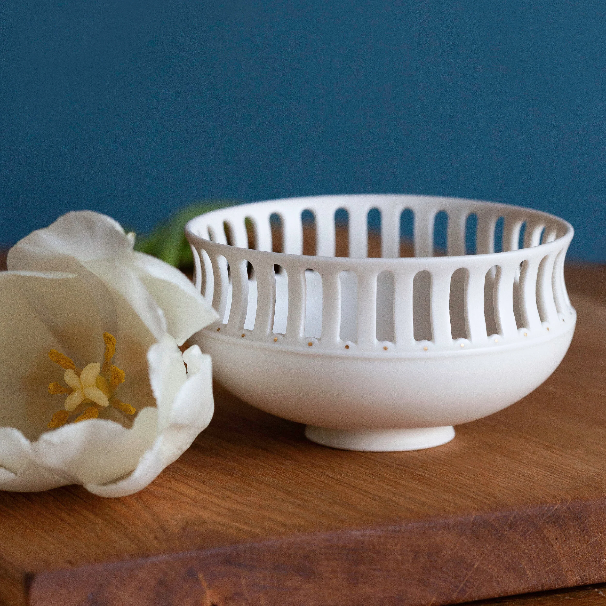 Coupelle ajourée aux points d'or