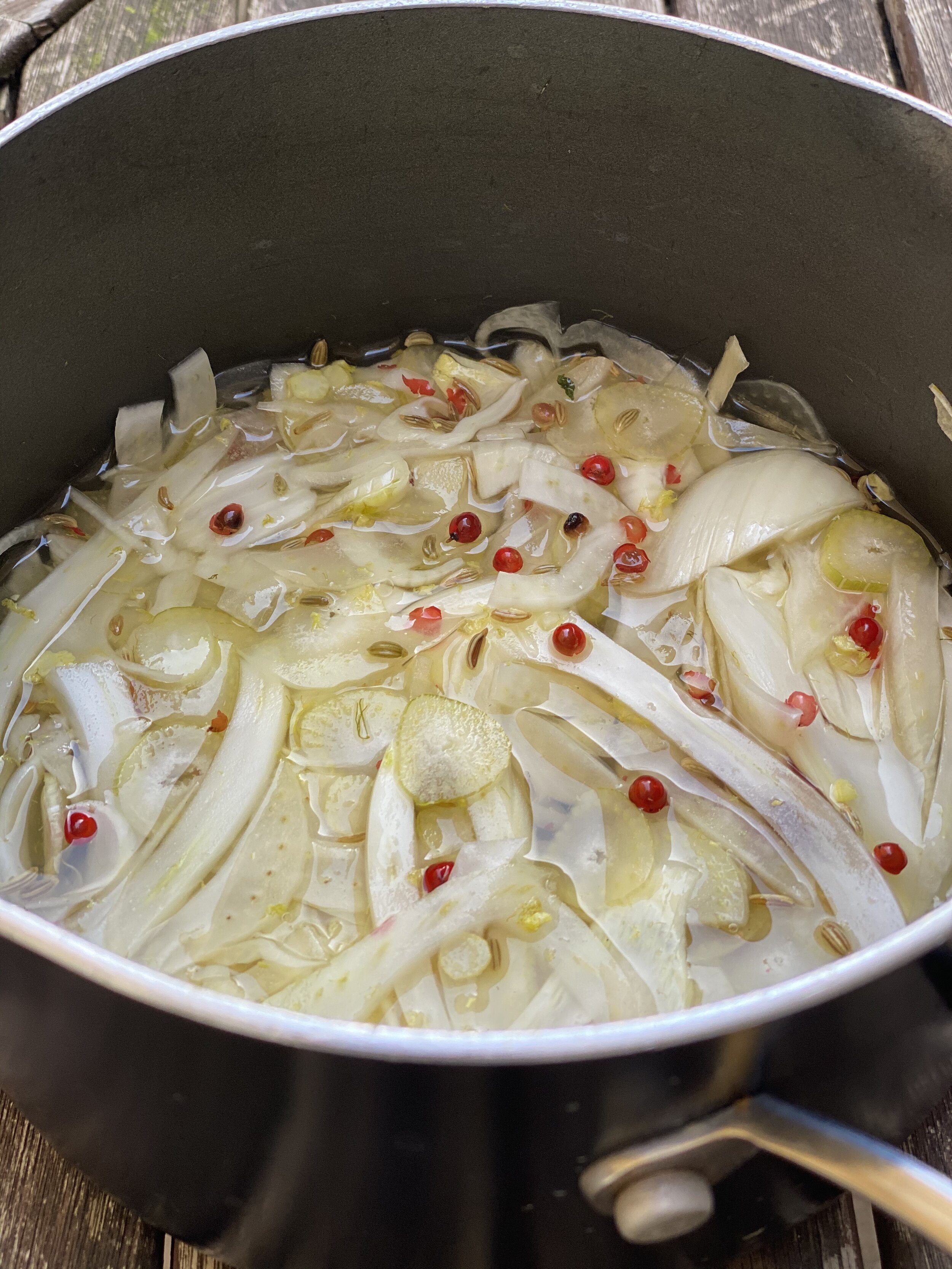 Making pickled fennel with pink pepper