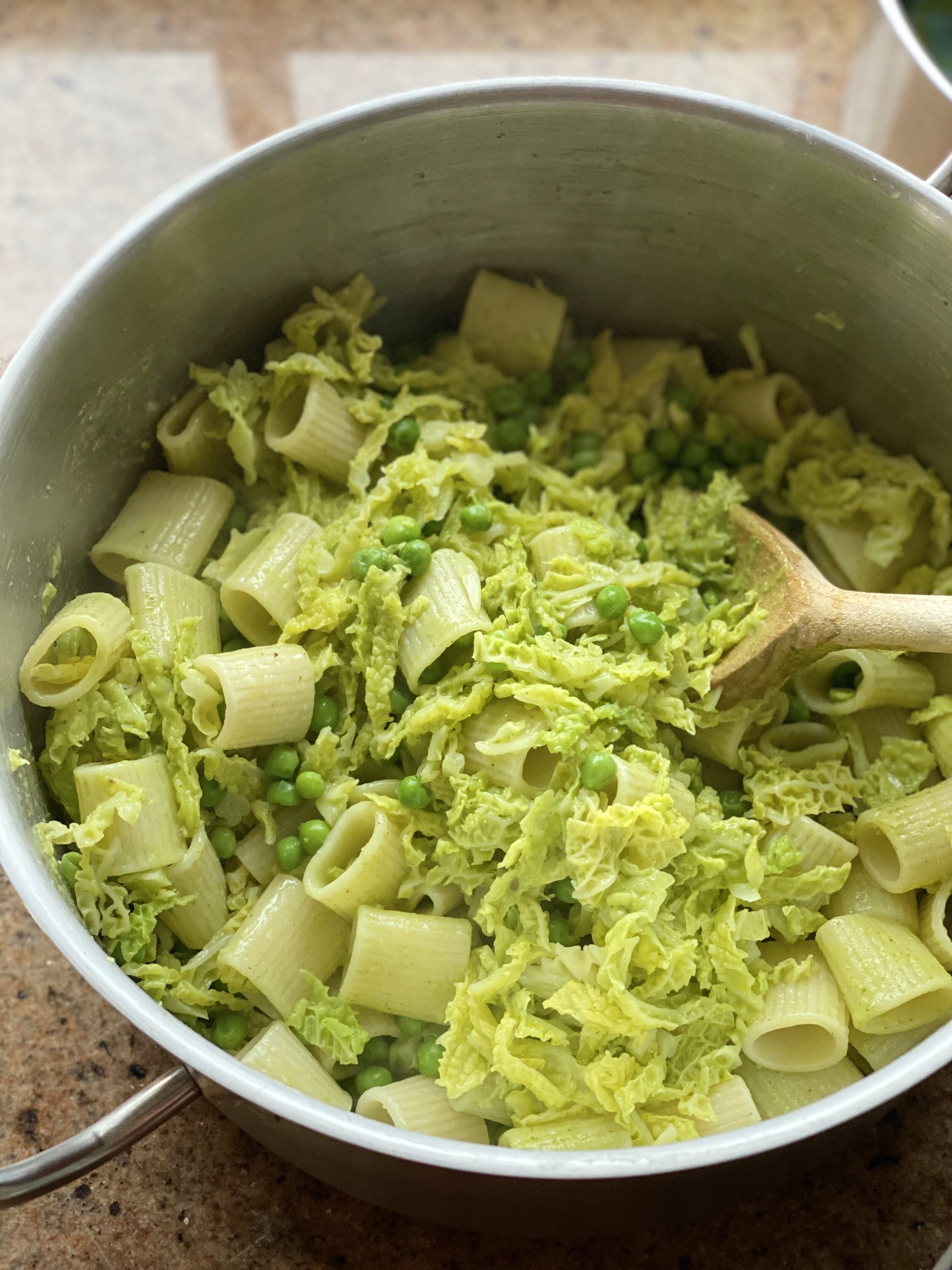 Pasta, peas and cabbage with pesto