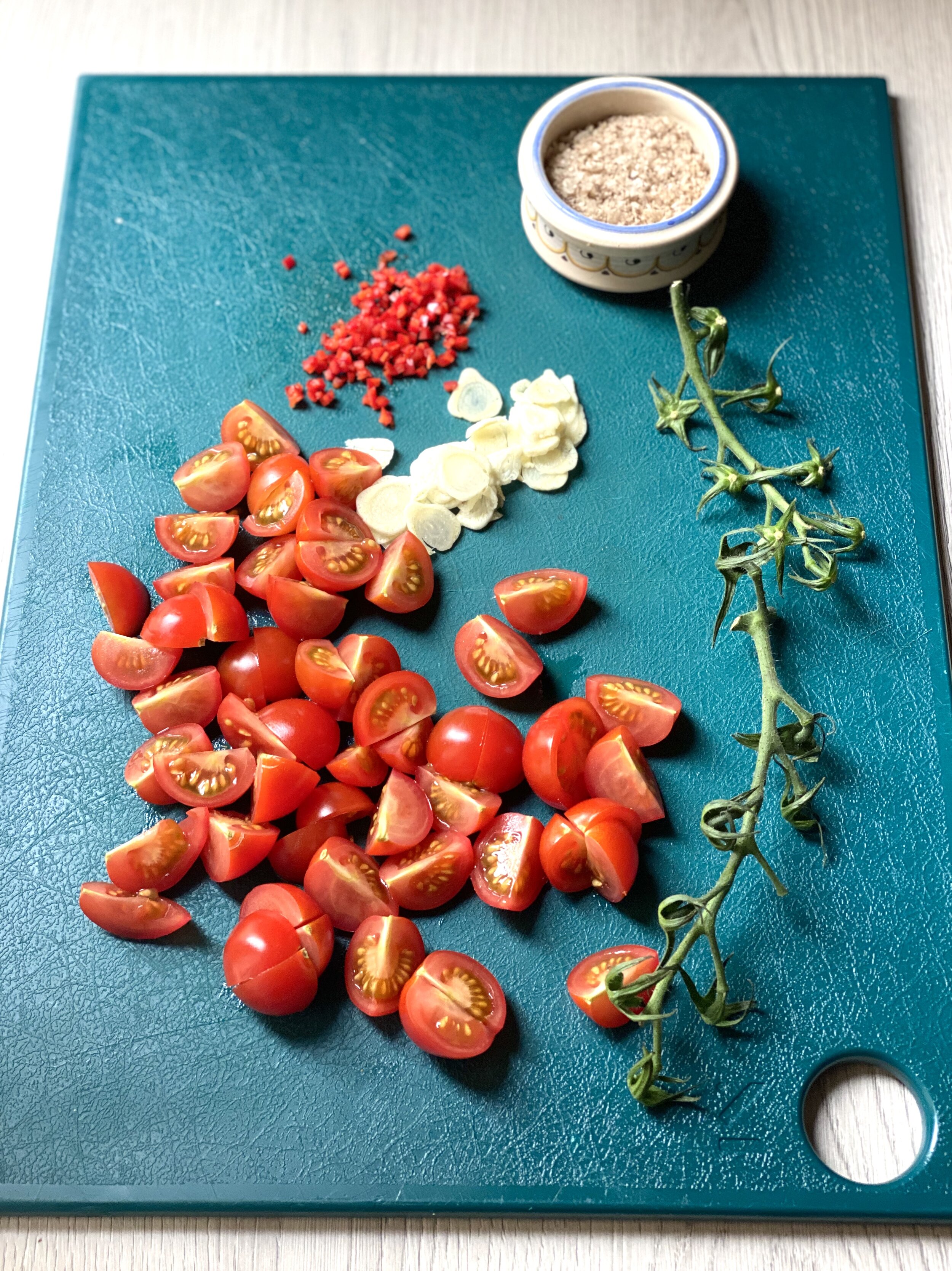 Ingredients for sweet cherry tomato sauce