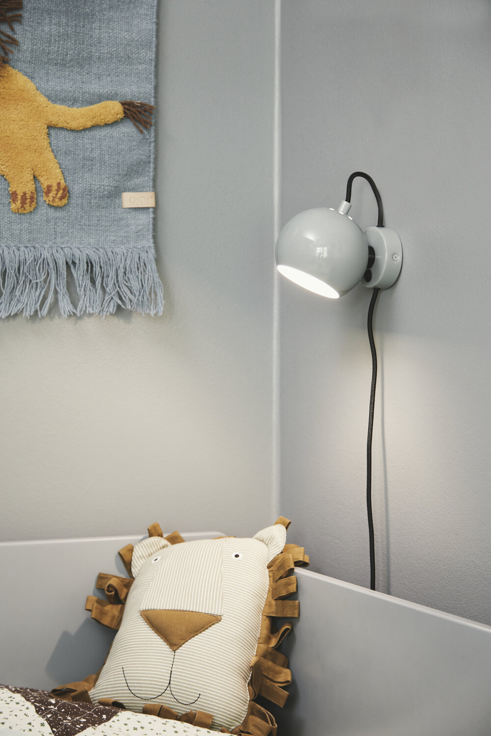 ruw microfoon Vulkanisch Ball wall lamp from Frandsen — Frandsen