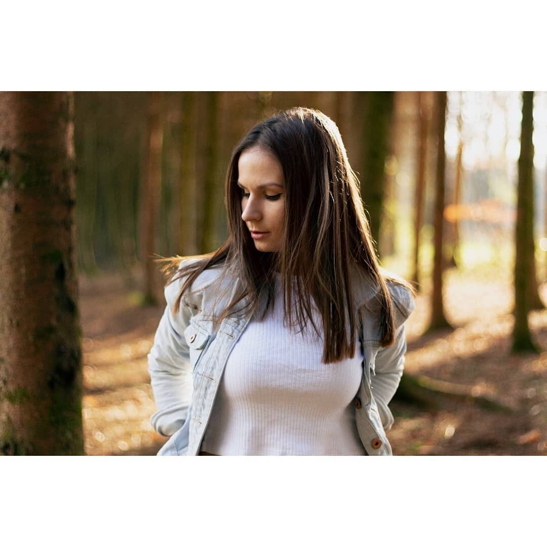 Shoutout to @karolinamielcarek for sticking with me and my amateur photography skills for over 7 years now! Swipe for a little #tb to 2015
#forest #beautifulpeople